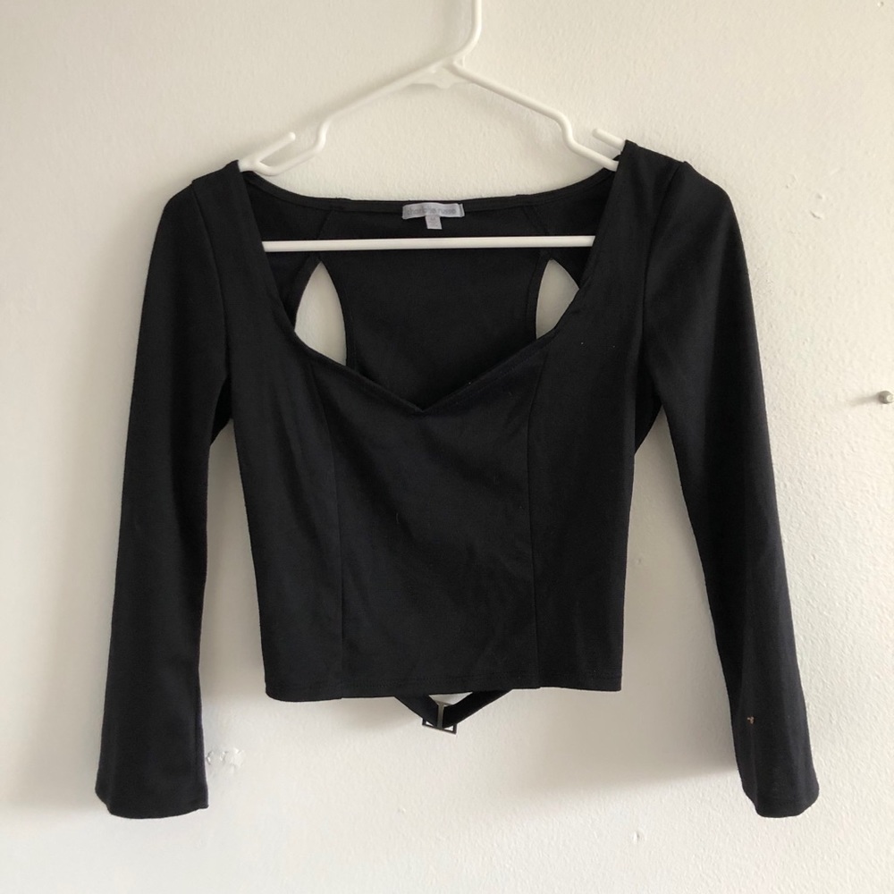 Strap-back crop top
